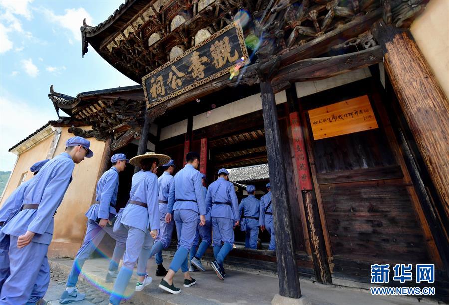 （新華全媒頭條·不忘初心、牢記使命——記者再走長征路·圖文互動）（10）風(fēng)展紅旗如畫——來自長征出發(fā)地長汀、寧化的紅色信仰報(bào)告 