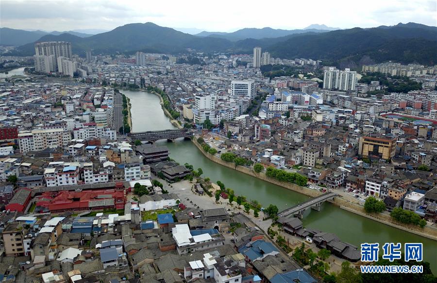 （新華全媒頭條·不忘初心、牢記使命——記者再走長征路·圖文互動）（3）風(fēng)展紅旗如畫——來自長征出發(fā)地長汀、寧化的紅色信仰報(bào)告 