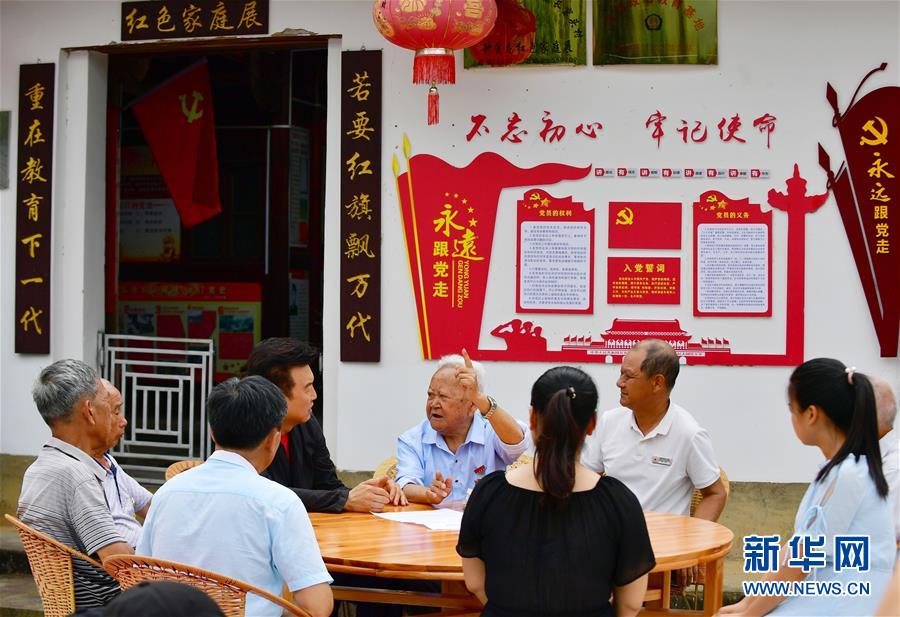 （新華全媒頭條·不忘初心、牢記使命——記者再走長征路·圖文互動）（8）風(fēng)展紅旗如畫——來自長征出發(fā)地長汀、寧化的紅色信仰報(bào)告 